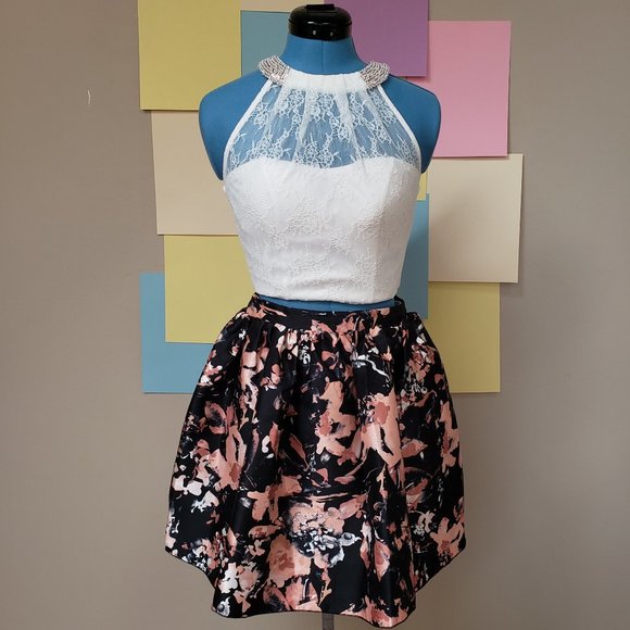 Lace crop top - Picture 2 of 7